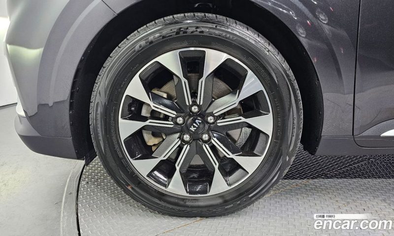 Kia Carnival 9-Seater Noblesse