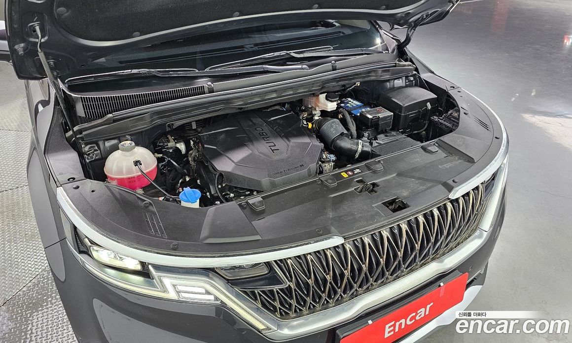 Kia Carnival 9-Seater Noblesse