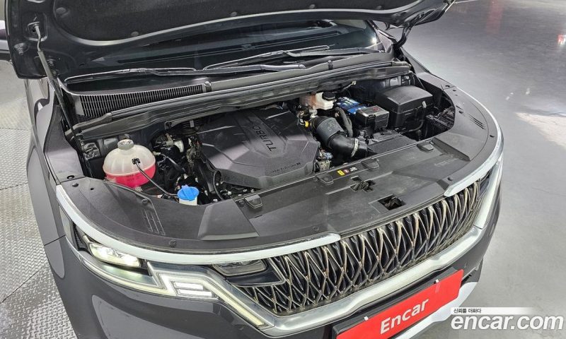 Kia Carnival 9-Seater Noblesse