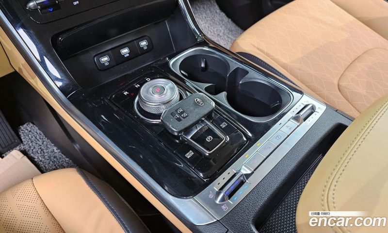 Kia Carnival 9-Seater Noblesse