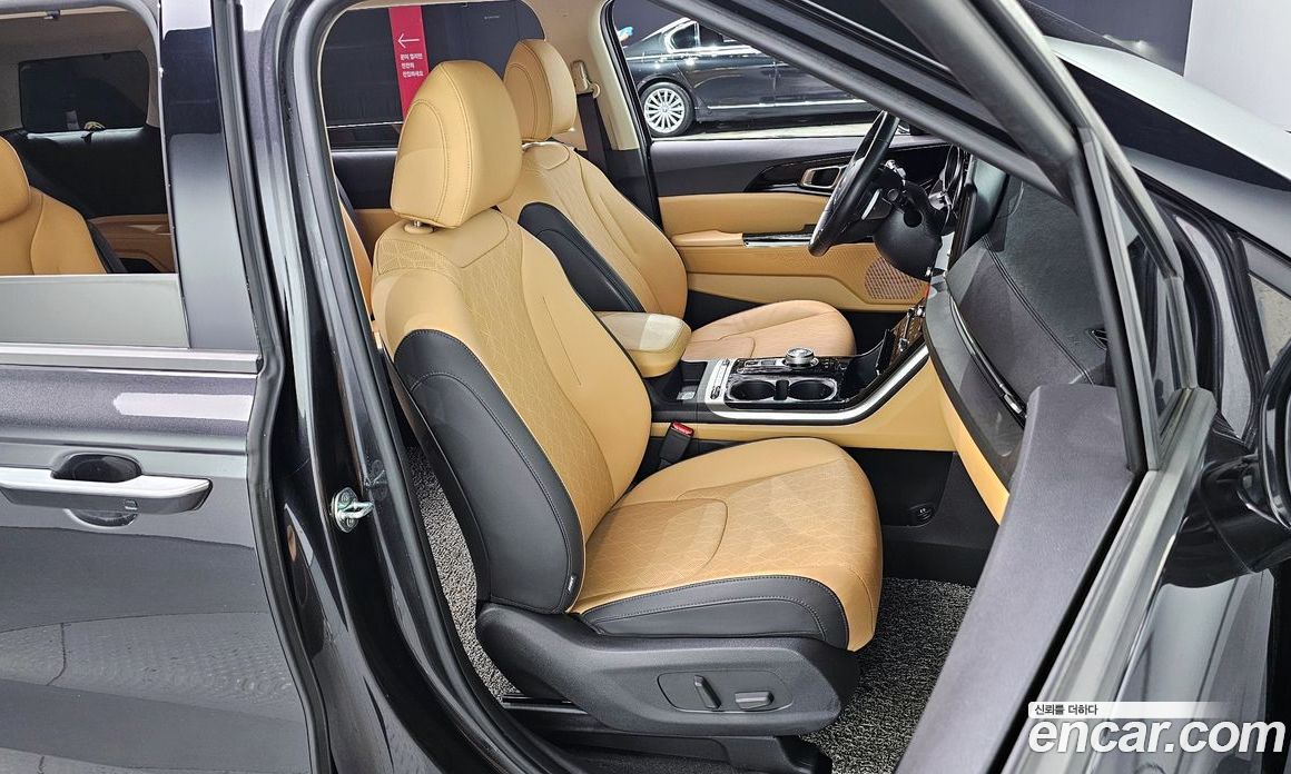 Kia Carnival 9-Seater Noblesse