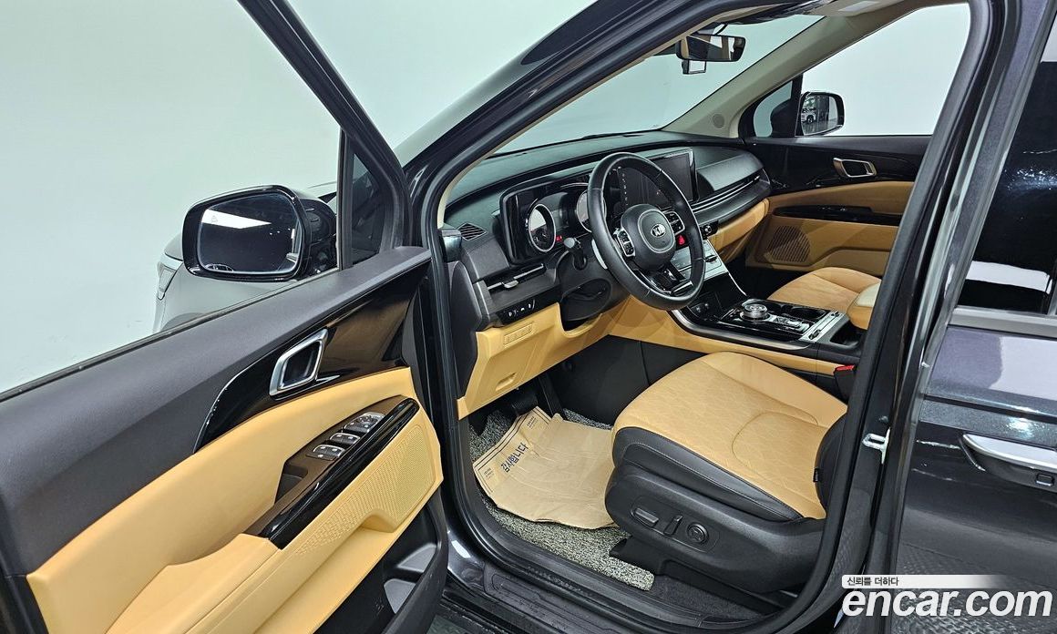 Kia Carnival 9-Seater Noblesse