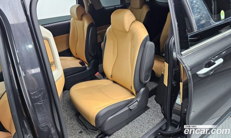 Kia Carnival 9-Seater Noblesse