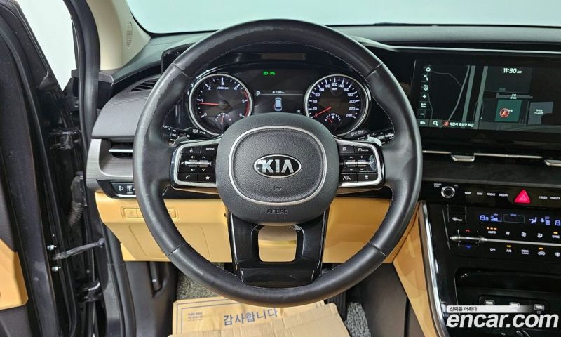 Kia Carnival 9-Seater Noblesse