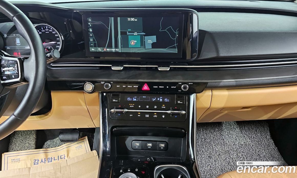 Kia Carnival 9-Seater Noblesse