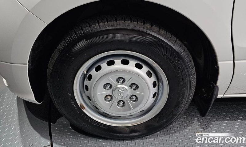 Hyundai Starex Van 3-Seater