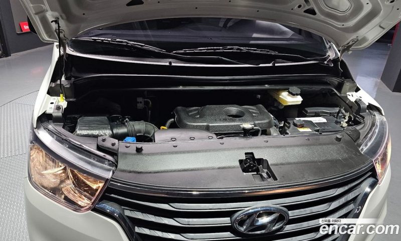 Hyundai Starex Van 3-Seater