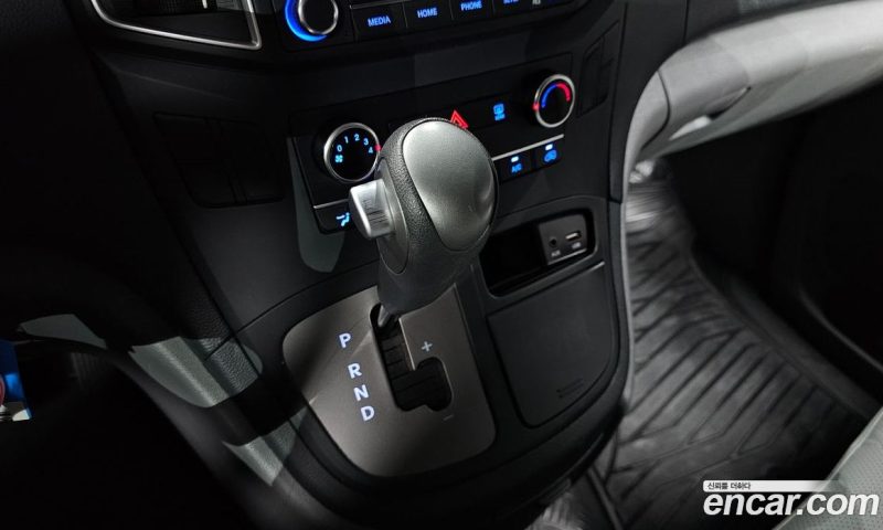 Hyundai Starex Van 3-Seater