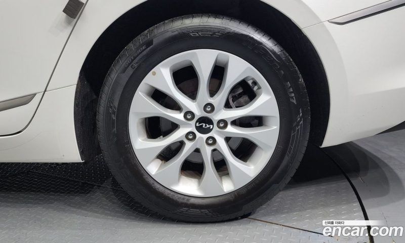 Kia K8 2.5 Gasoline 2WD