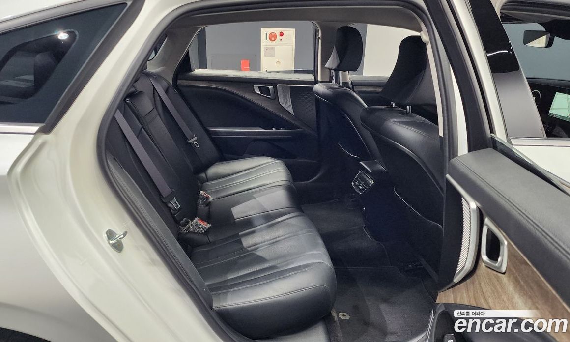 Kia K8 2.5 Gasoline 2WD