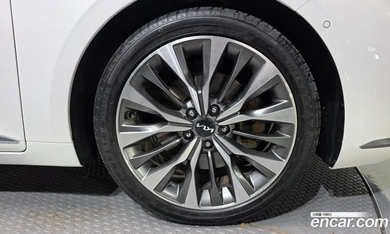 Kia K8 2.5 Gasoline 2WD