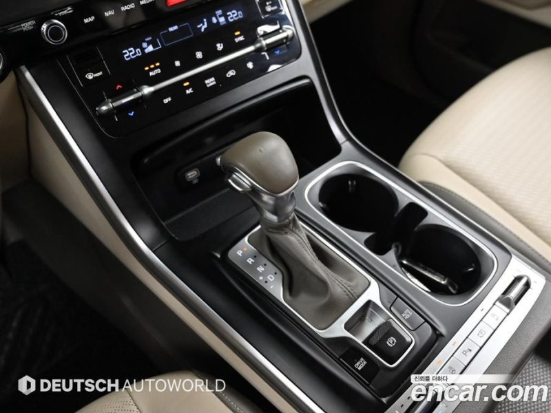 Kia Carnival 9-Seater Prestige