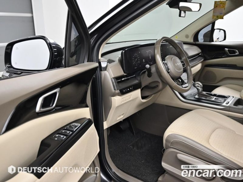 Kia Carnival 9-Seater Prestige