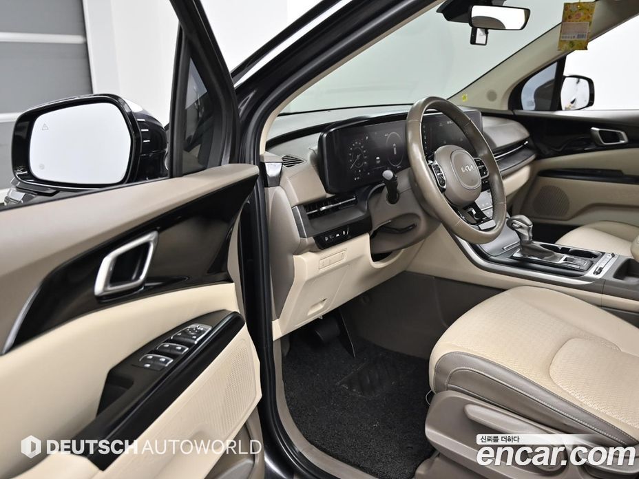 Kia Carnival 9-Seater Prestige