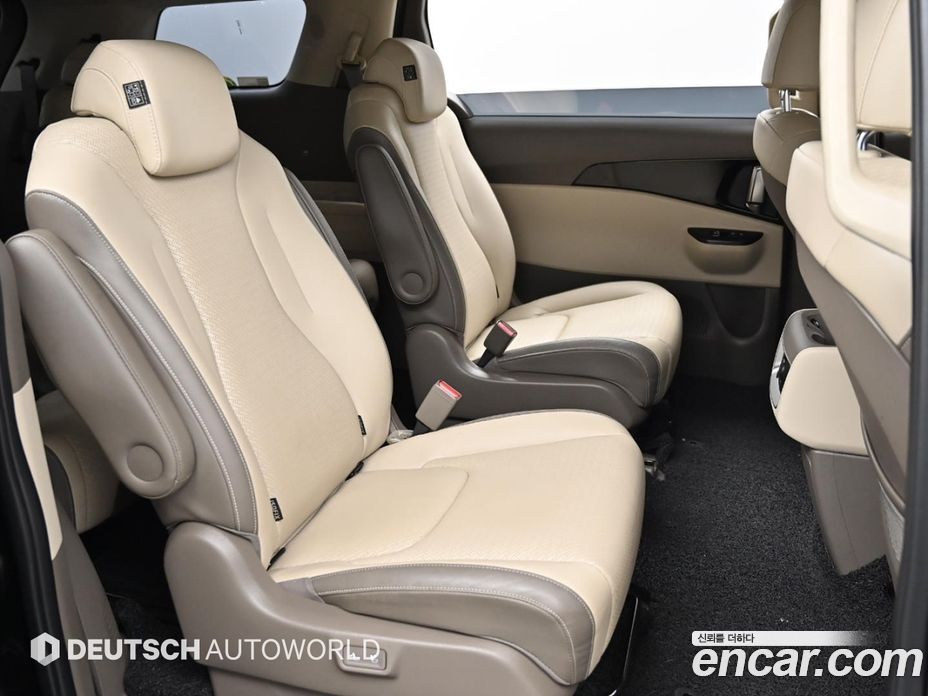 Kia Carnival 9-Seater Prestige