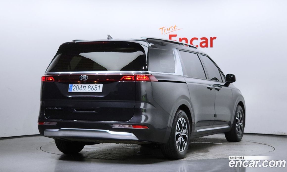 Kia Carnival 9-Seater Noblesse