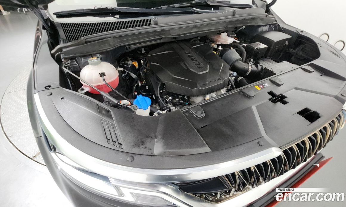 Kia Carnival 9-Seater Noblesse