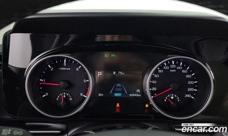 Kia Carnival 9-Seater Noblesse