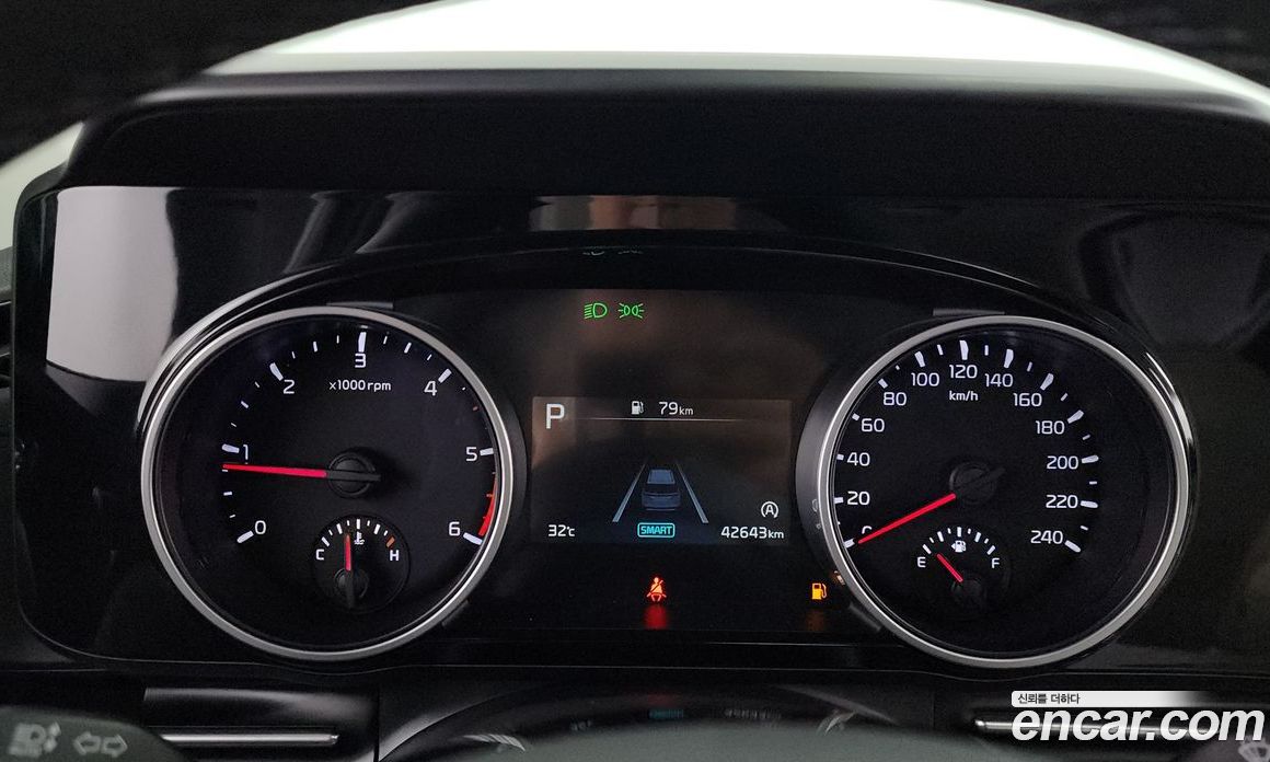 Kia Carnival 9-Seater Noblesse