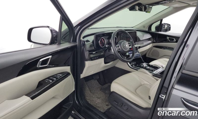 Kia Carnival 9-Seater Noblesse