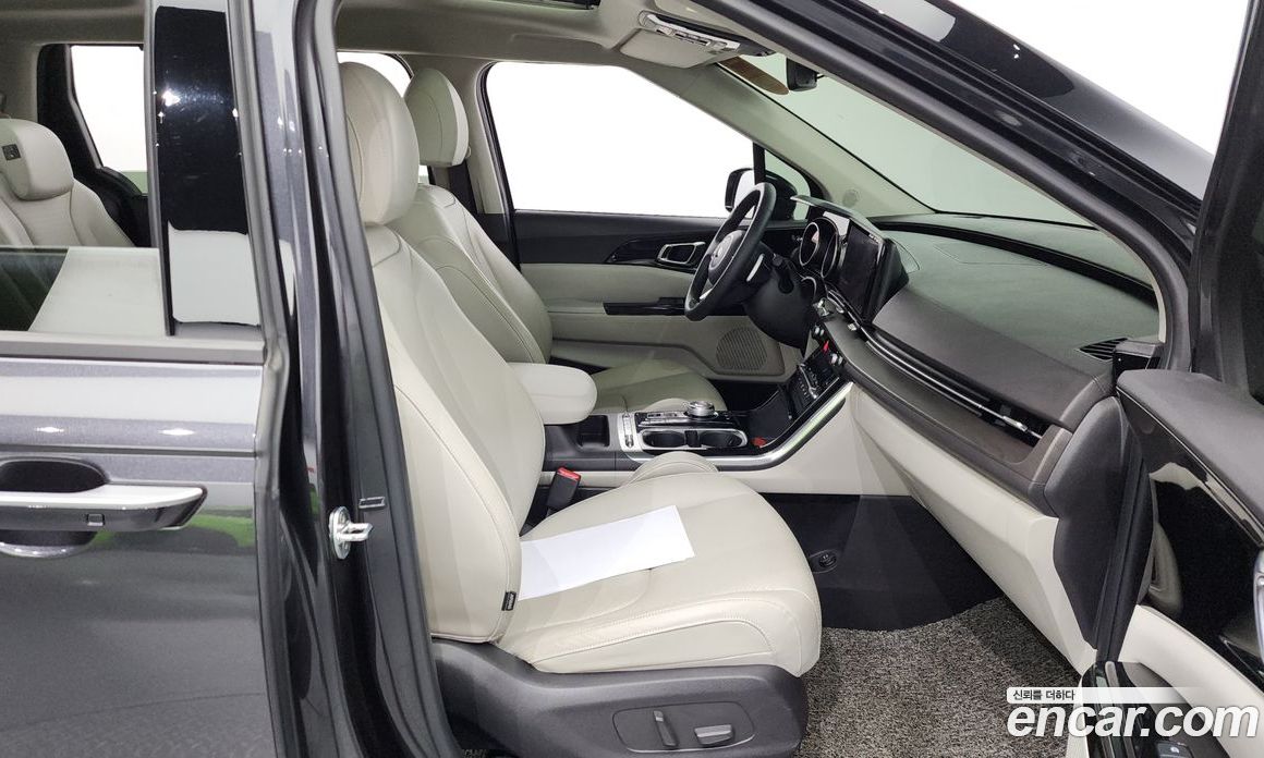 Kia Carnival 9-Seater Noblesse