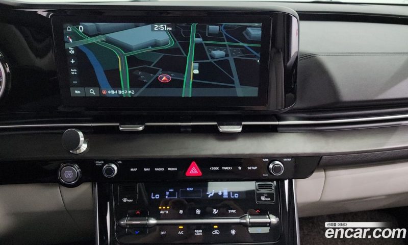 Kia Carnival 9-Seater Noblesse