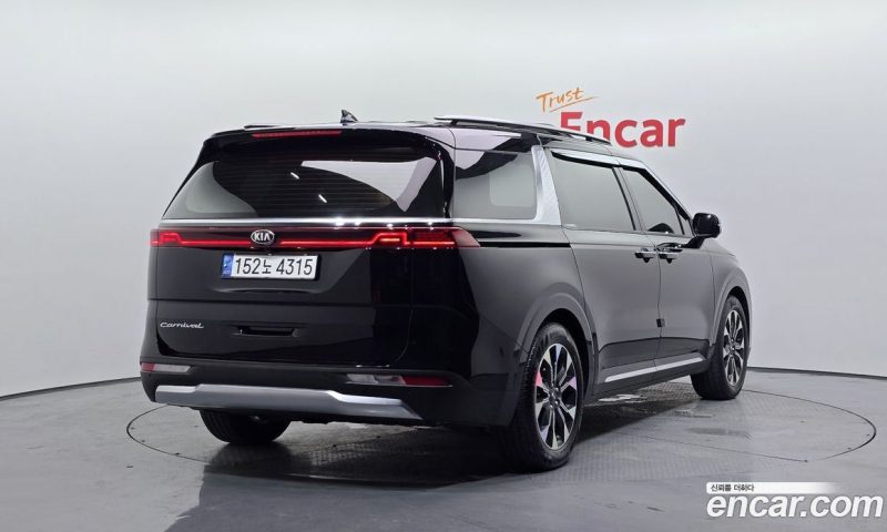Kia Carnival 9-Seater Signature
