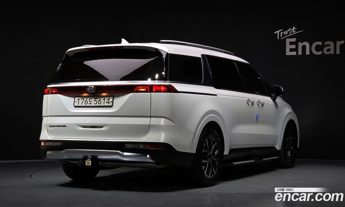 Kia Carnival 9-Seater Noblesse