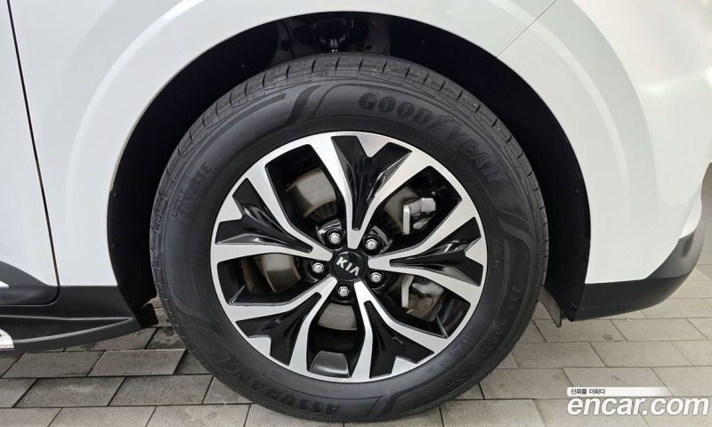 Kia Carnival 9-Seater Noblesse