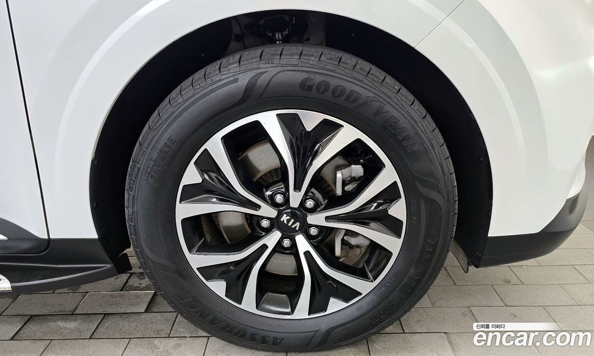 Kia Carnival 9-Seater Noblesse