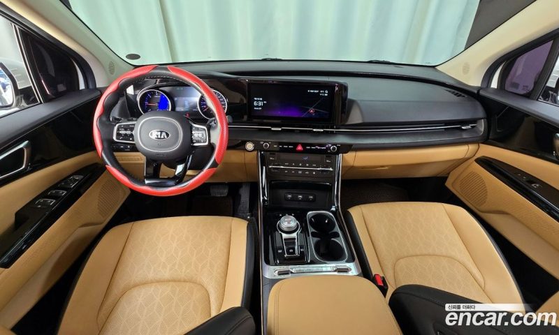 Kia Carnival 9-Seater Noblesse
