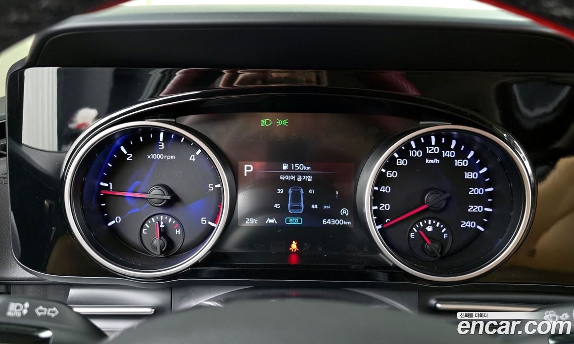 Kia Carnival 9-Seater Noblesse