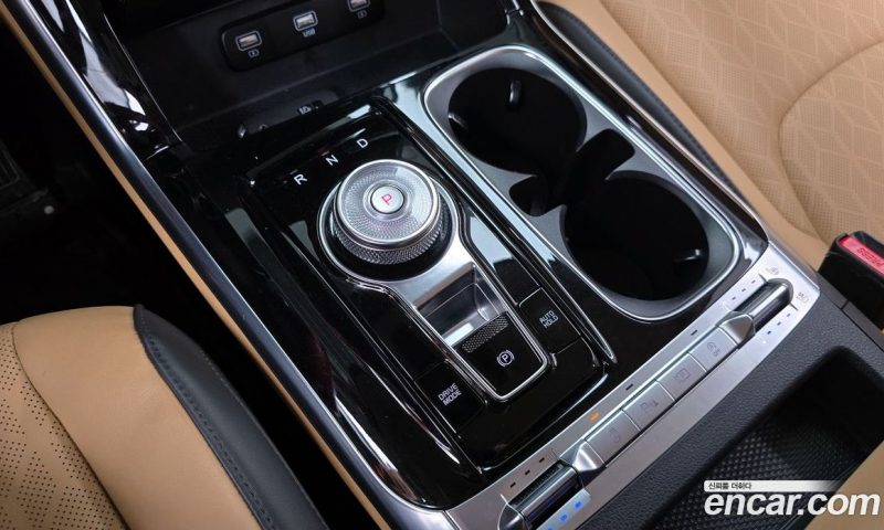 Kia Carnival 9-Seater Noblesse