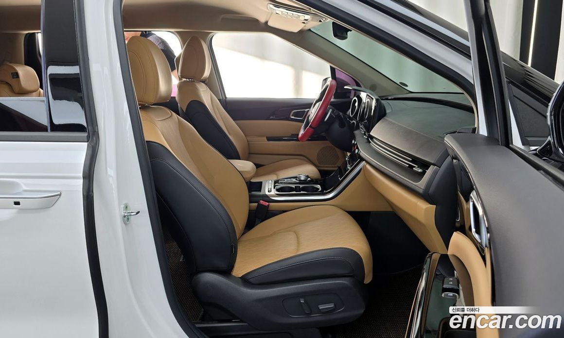 Kia Carnival 9-Seater Noblesse