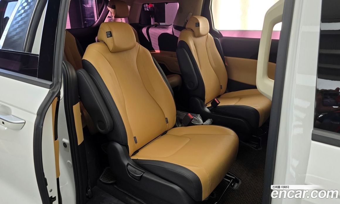 Kia Carnival 9-Seater Noblesse