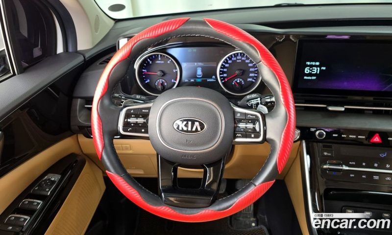 Kia Carnival 9-Seater Noblesse