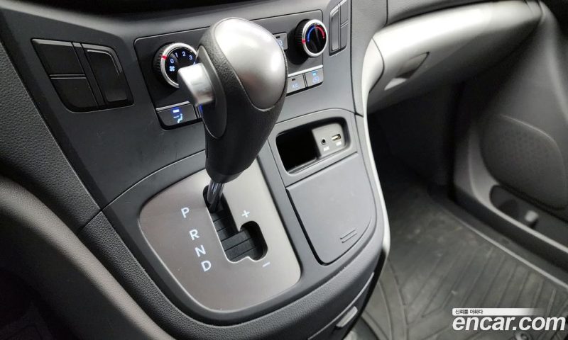 Hyundai Starex Van 3-Seater