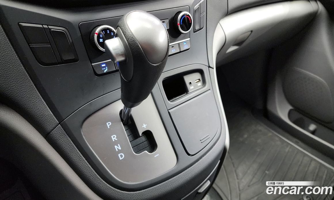 Hyundai Starex Van 3-Seater