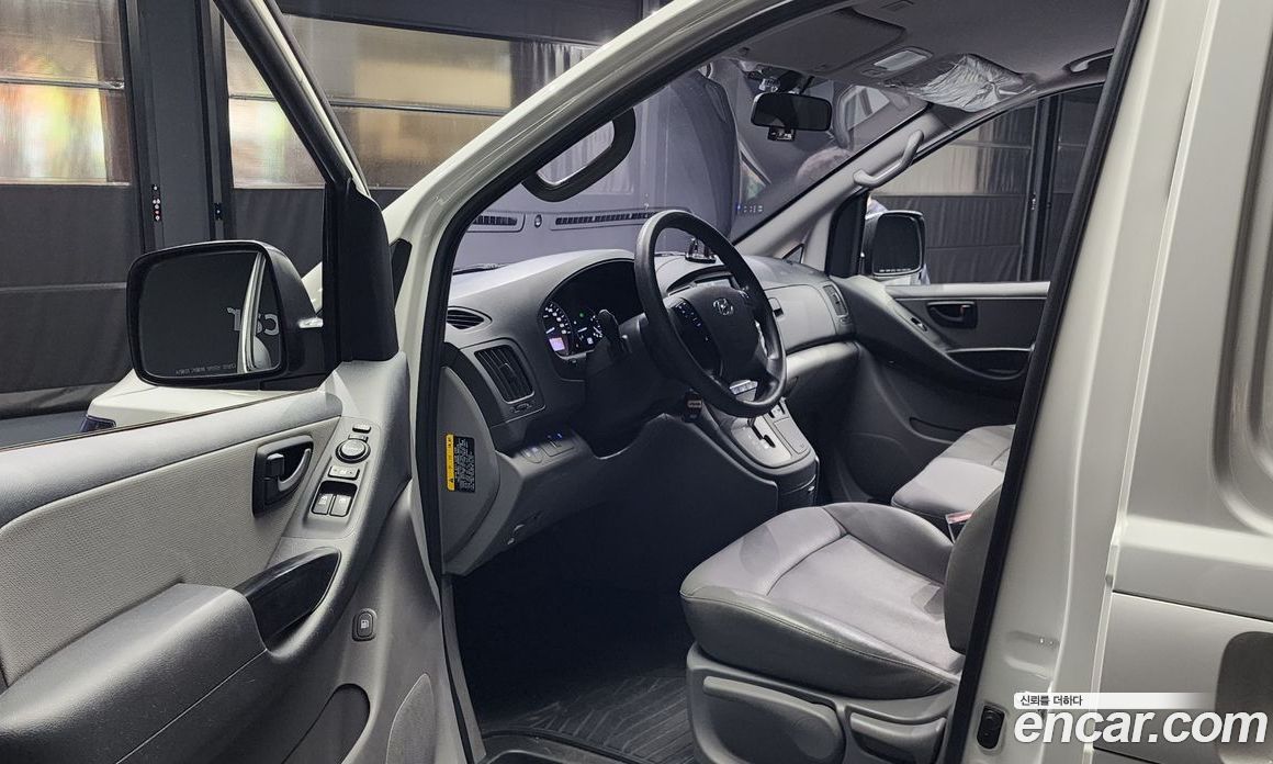 Hyundai Starex Van 3-Seater