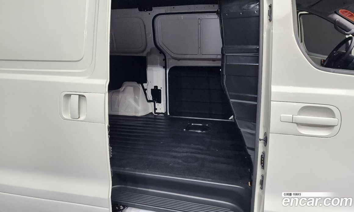 Hyundai Starex Van 3-Seater