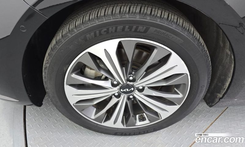 Kia K8 2.5 Gasoline 2WD