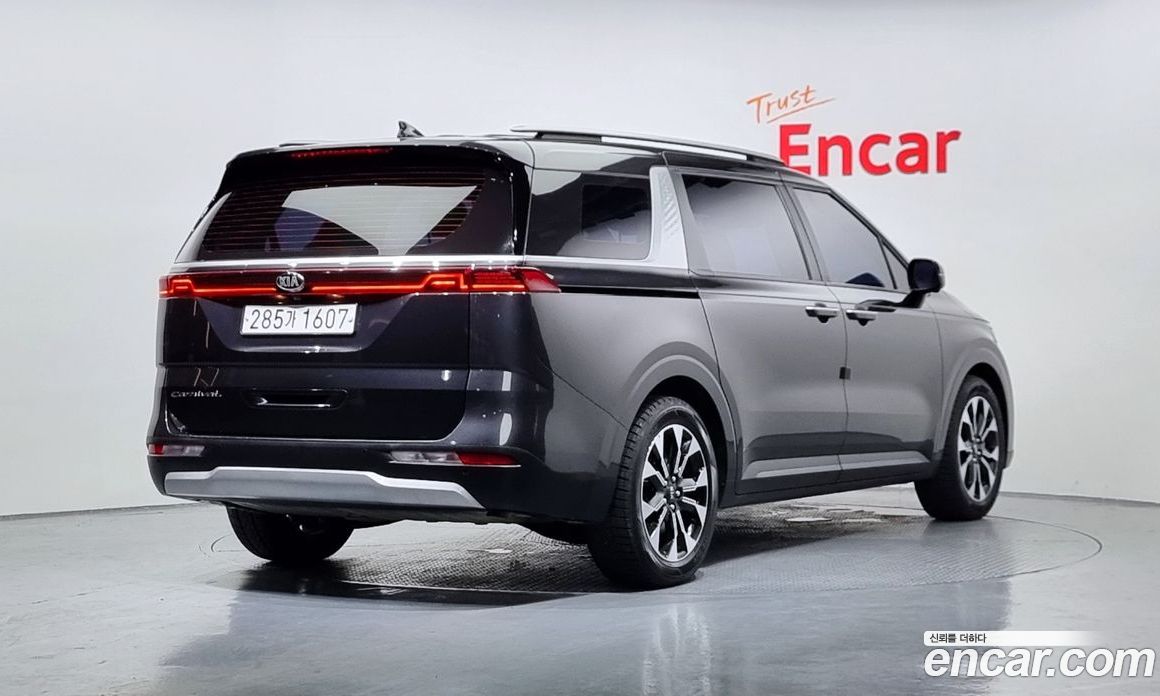 Kia Carnival 9-Seater Prestige