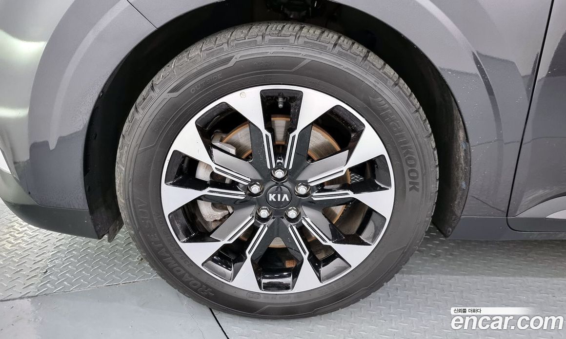 Kia Carnival 9-Seater Prestige