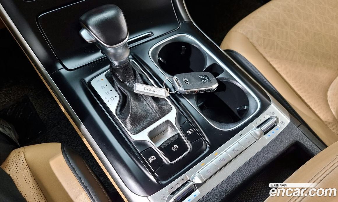 Kia Carnival 9-Seater Prestige