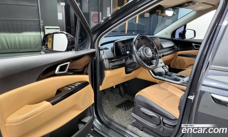 Kia Carnival 9-Seater Prestige