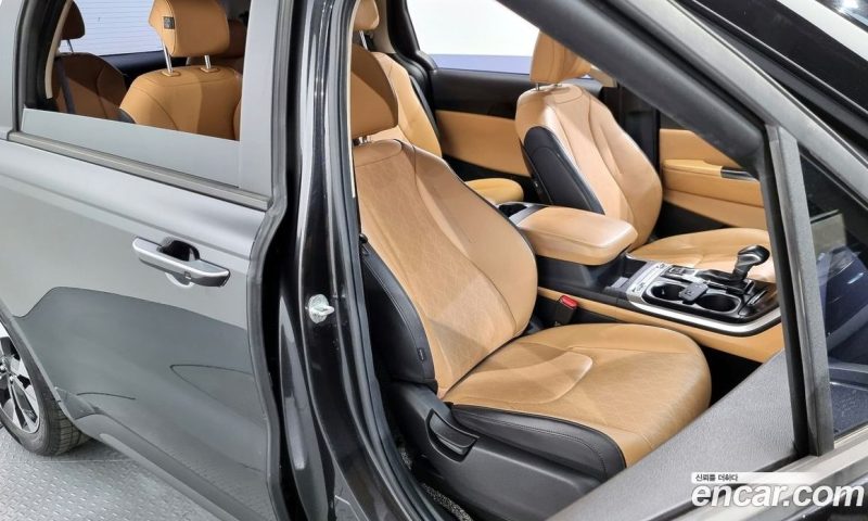 Kia Carnival 9-Seater Prestige