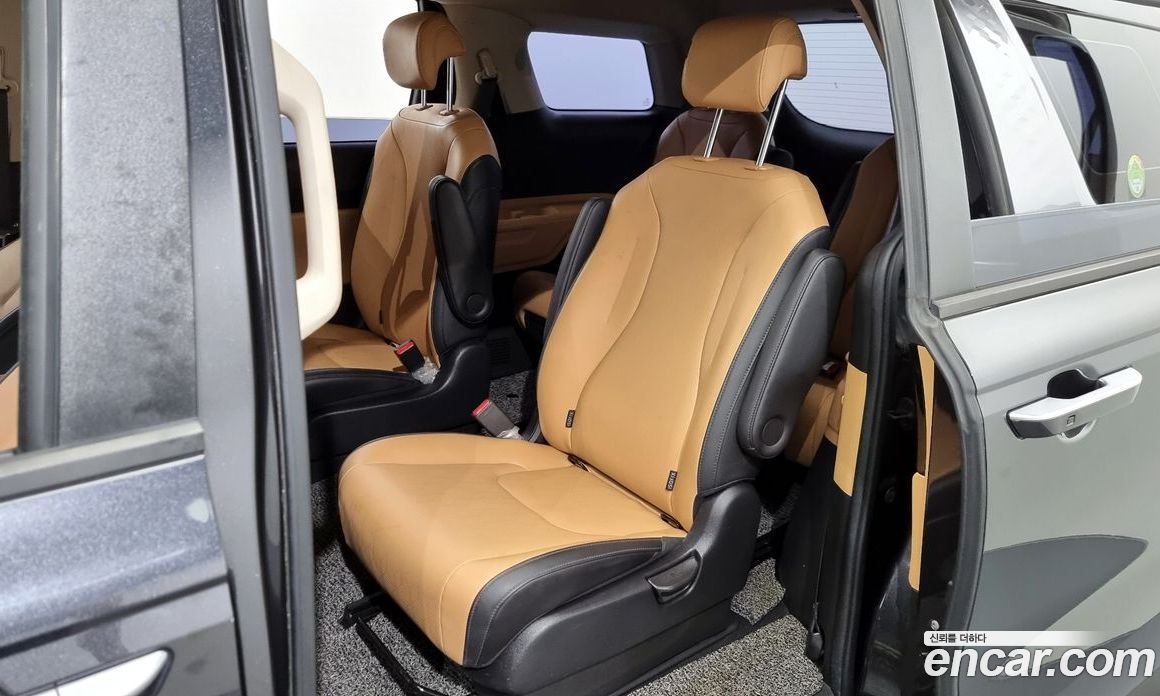 Kia Carnival 9-Seater Prestige