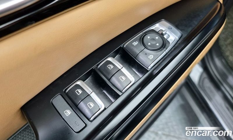 Kia Carnival 9-Seater Prestige