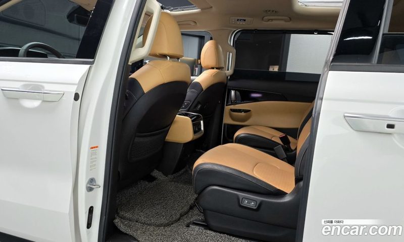 Kia Carnival 9-Seater Signature