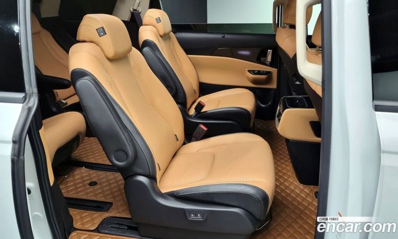 Kia Carnival 9-Seater Signature